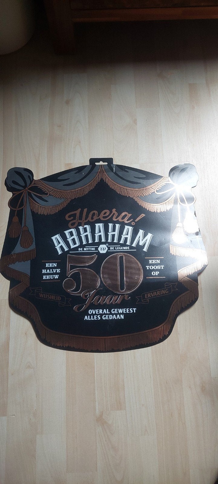 Hoera Abraham 50 Jaar Feestbord - De Mythe De Legende, Ophalen of Verzenden, Nieuw, Feestartikel, Abraham of Sarah
