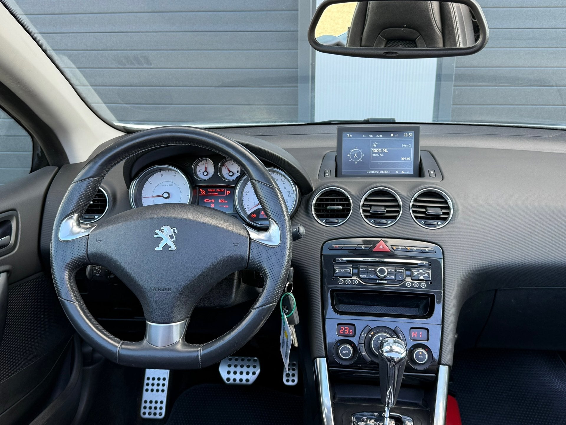 Peugeot 308 CC 1.6 THP / LEDER / AUTOMAAT / Parelmoerwit, Auto's, Peugeot, Euro 5, Gebruikt, Leder, Bedrijf