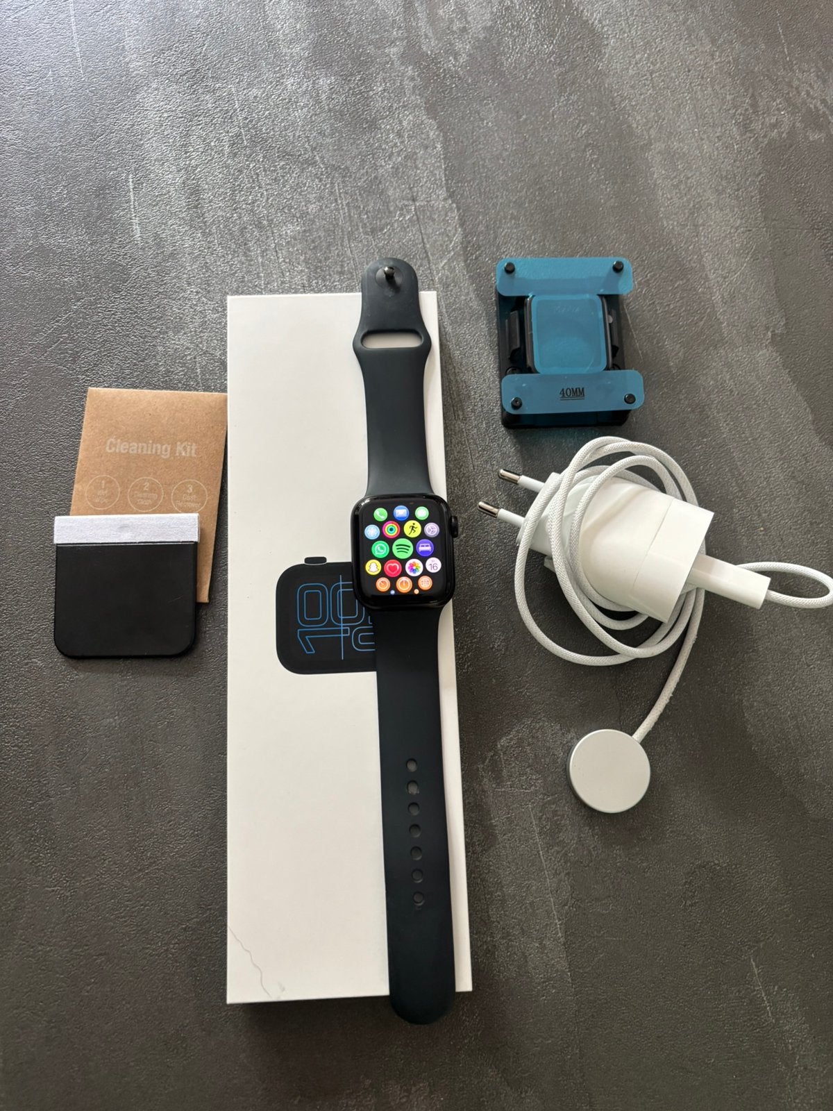 Apple Watch SE 3 40mm, Ophalen of Verzenden, Zo goed als nieuw, Zwart, IOS