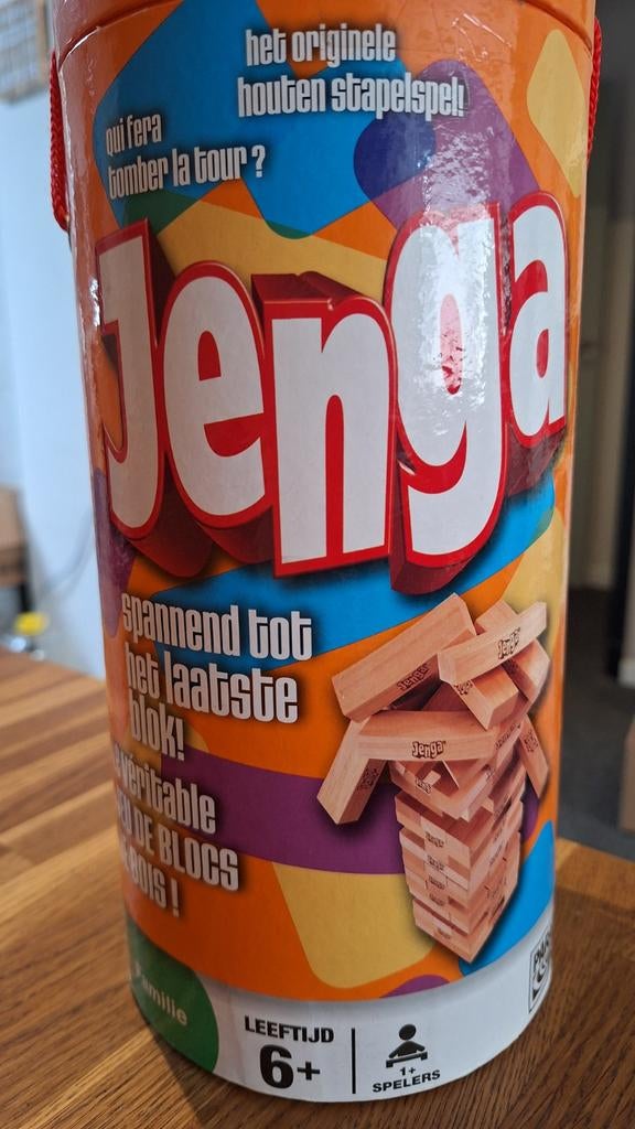 Jenga in handige opbergdoos - Het originele stapelspel, Hobby en Vrije tijd, Gebruikt, Ophalen of Verzenden, Vijf spelers of meer