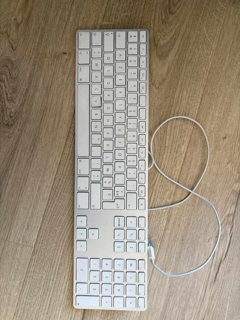 Apple Azerty Toetsenbord (V-toets is stuk), Ophalen of Verzenden, Azerty, Gebruikt