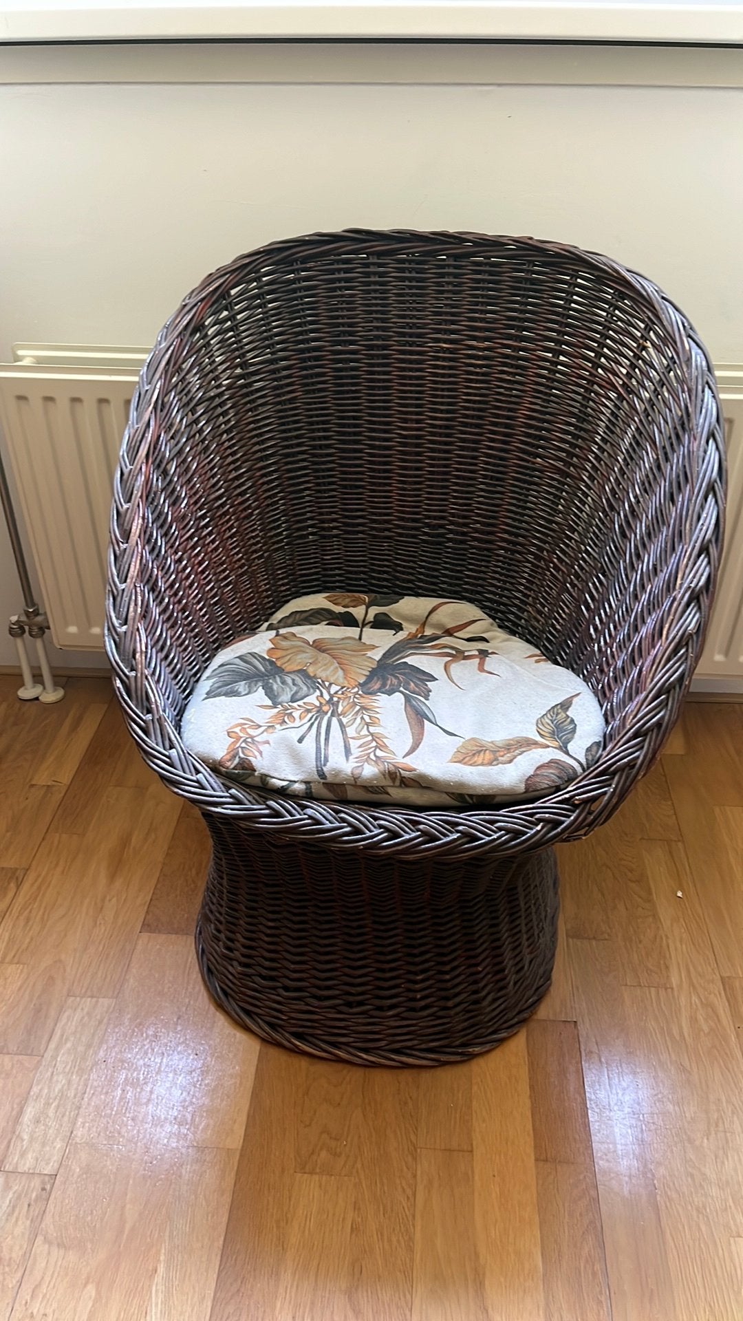 Vintage rieten stoel met kussen en pop, Ophalen, Zo goed als nieuw, Bruin, Eén