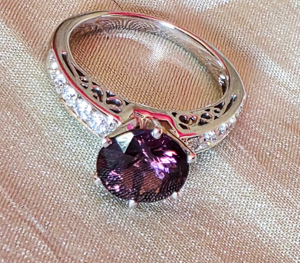 Exclusieve ring met spinel 2,40kt, diamanten, Ophalen of Verzenden, Met edelsteen, Dame, Goud