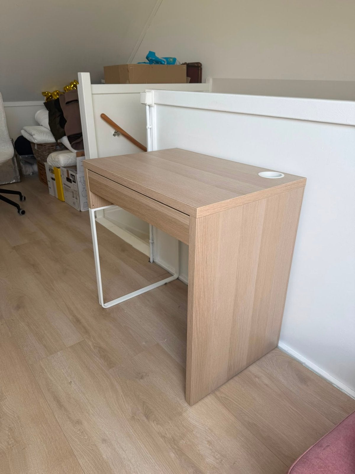 IKEA Micke bureau 73x50 cm, zo goed als nieuw, Ophalen, Met lades, Spaanplaat of MDF, Zo goed als nieuw
