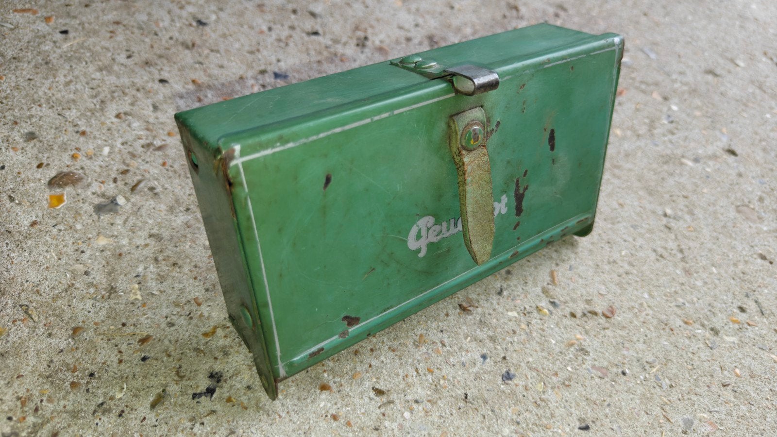 Vintage Peugeot gereedschapskistje, groen metaal, Antiek en Kunst, Ophalen