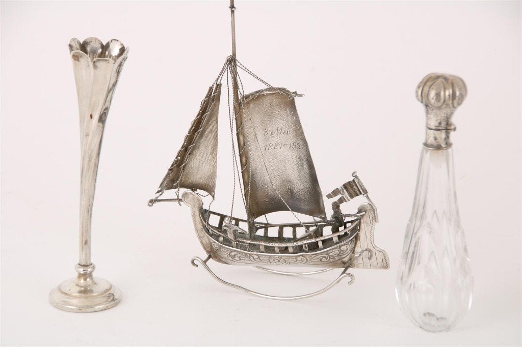 Antiek Kristal Parfumflesje Odeurflacon met Zilveren Dop, Ophalen of Verzenden, Zilver