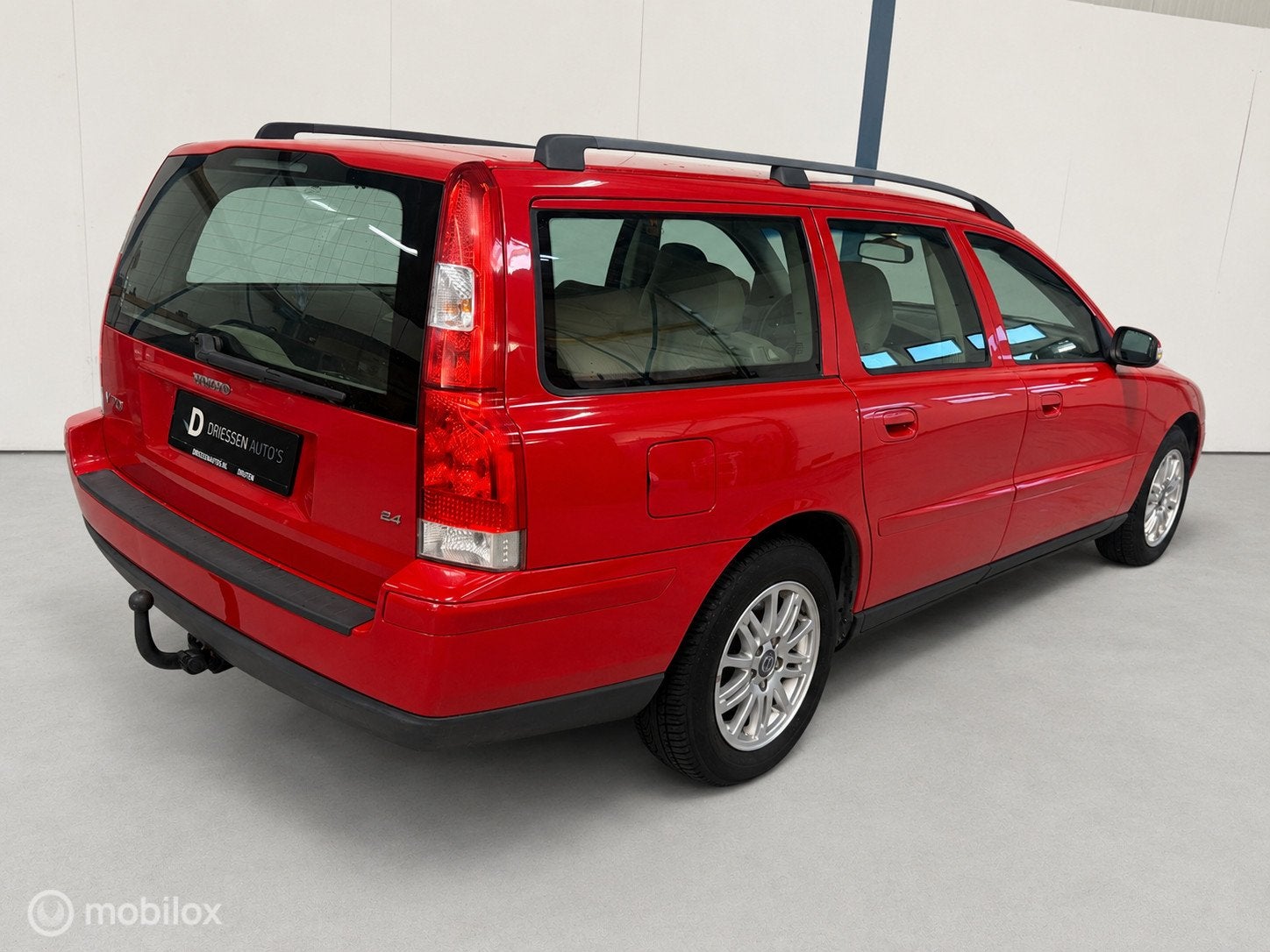 Volvo V70 2.4 AUTOMAAT / 1E EIGENAAR / UNIEK 39.500KM, Auto's, Volvo, 2435 cc, Stoelverwarming, 5 cilinders, Rood