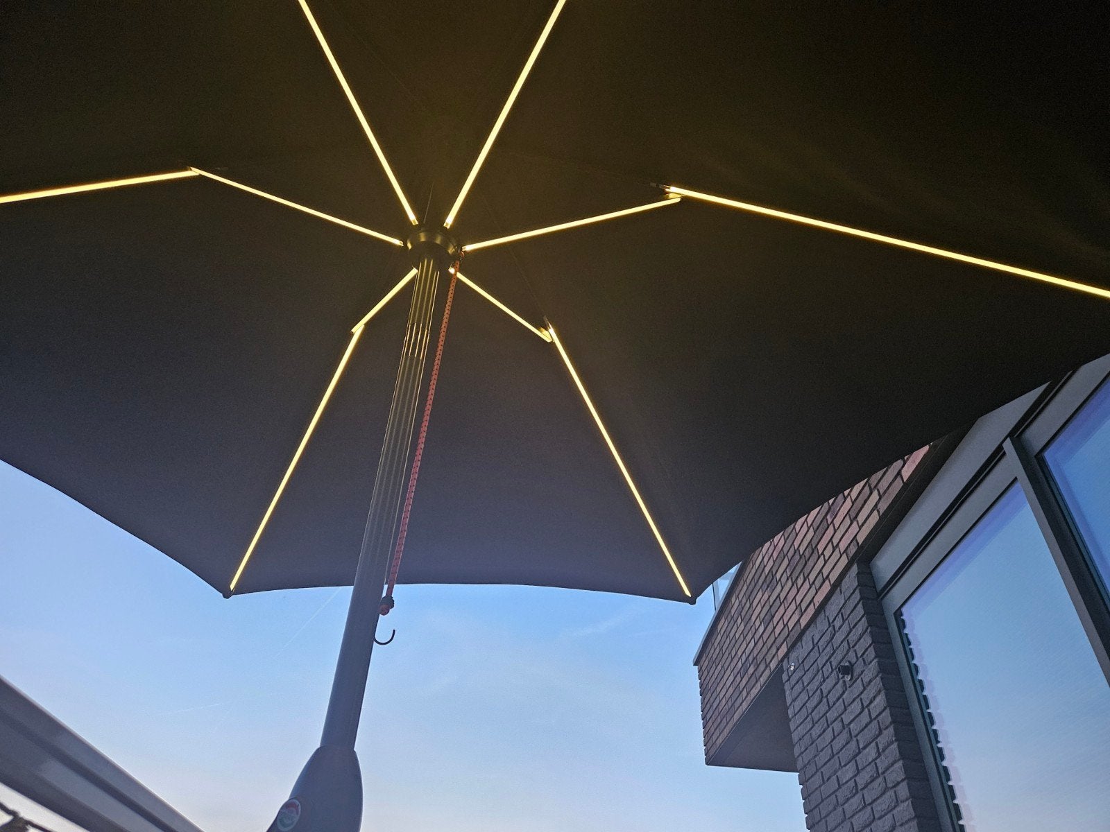 Parasolvoet & parasol met zonenergie (2 stuks), Ophalen, 2 tot 3 meter, Zo goed als nieuw, Verstelbaar