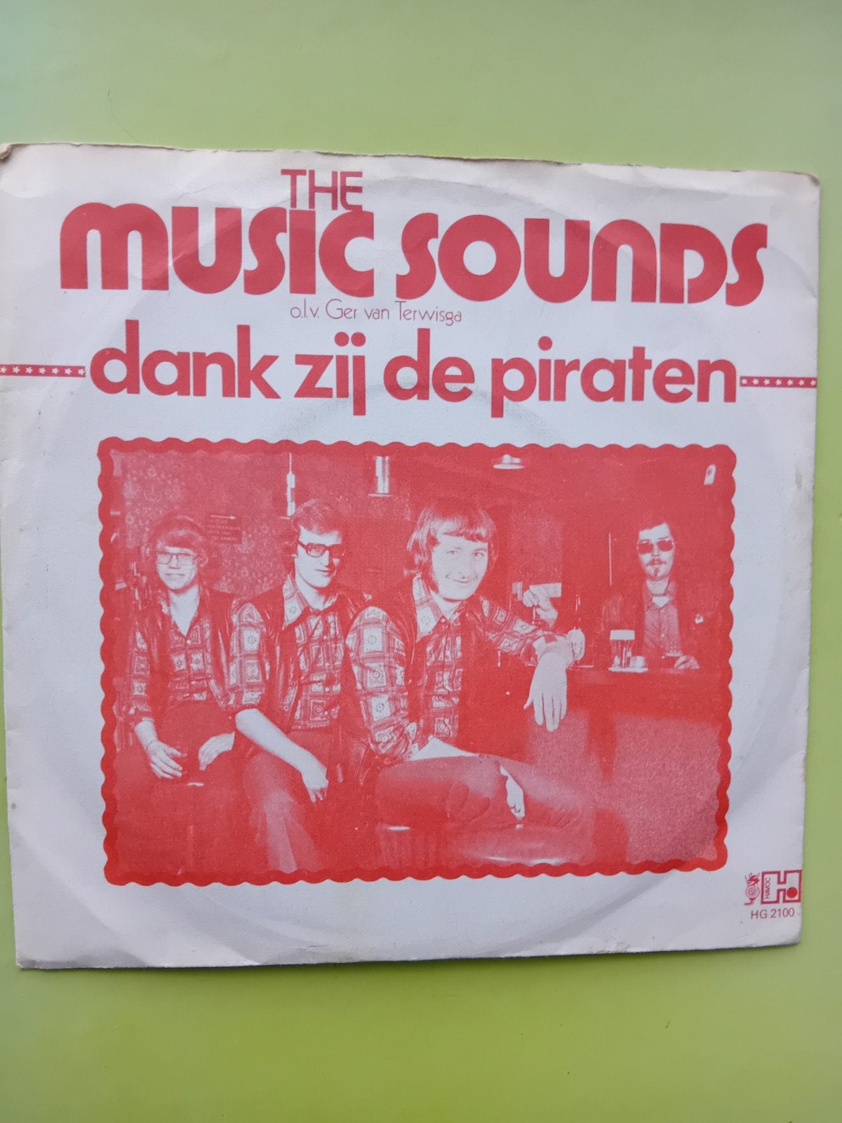 The Music Sounds - Hoog in 't Noorden / Dank zij de piraten, Gebruikt, Fotohoes, 7 inch, Ophalen of Verzenden