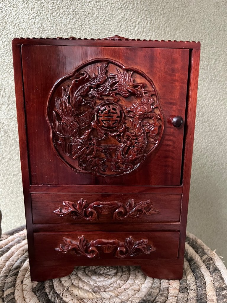Chinees houtsnijwerk kastje chinese sieraden kist draak, Minder dan 50 cm, Ophalen of Verzenden, Schipluidenlaan 20 5035KJ Tilburg