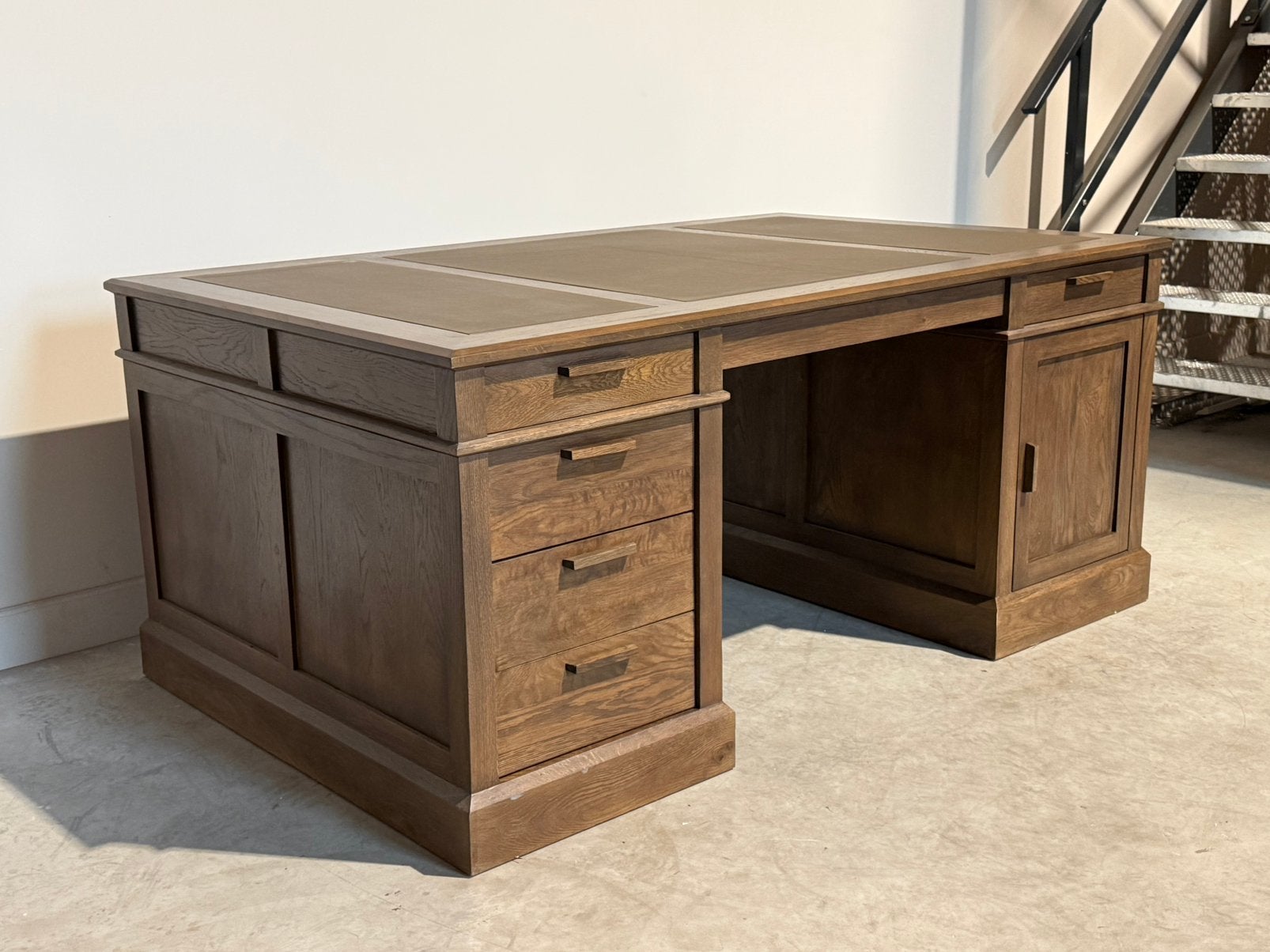 Klassiek Engels bureau (eikenhout) #707, Hout, 180 cm, Ophalen of Verzenden, Zo goed als nieuw