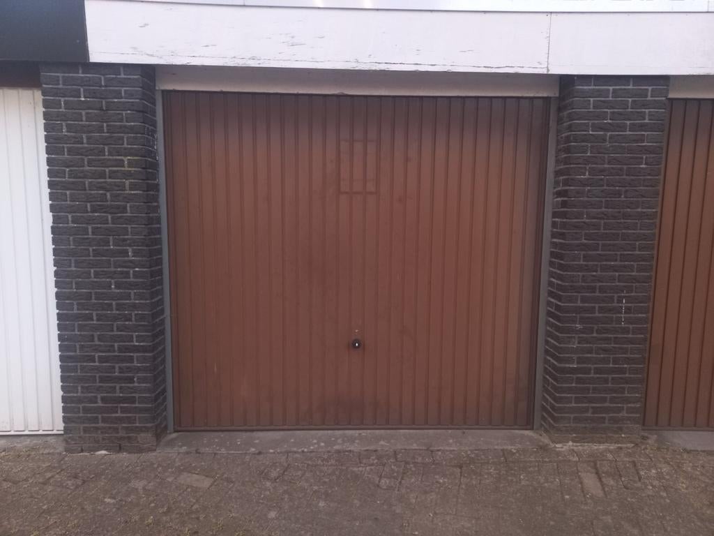 TE HUUR GARAGEBOX RIDDERKERK.