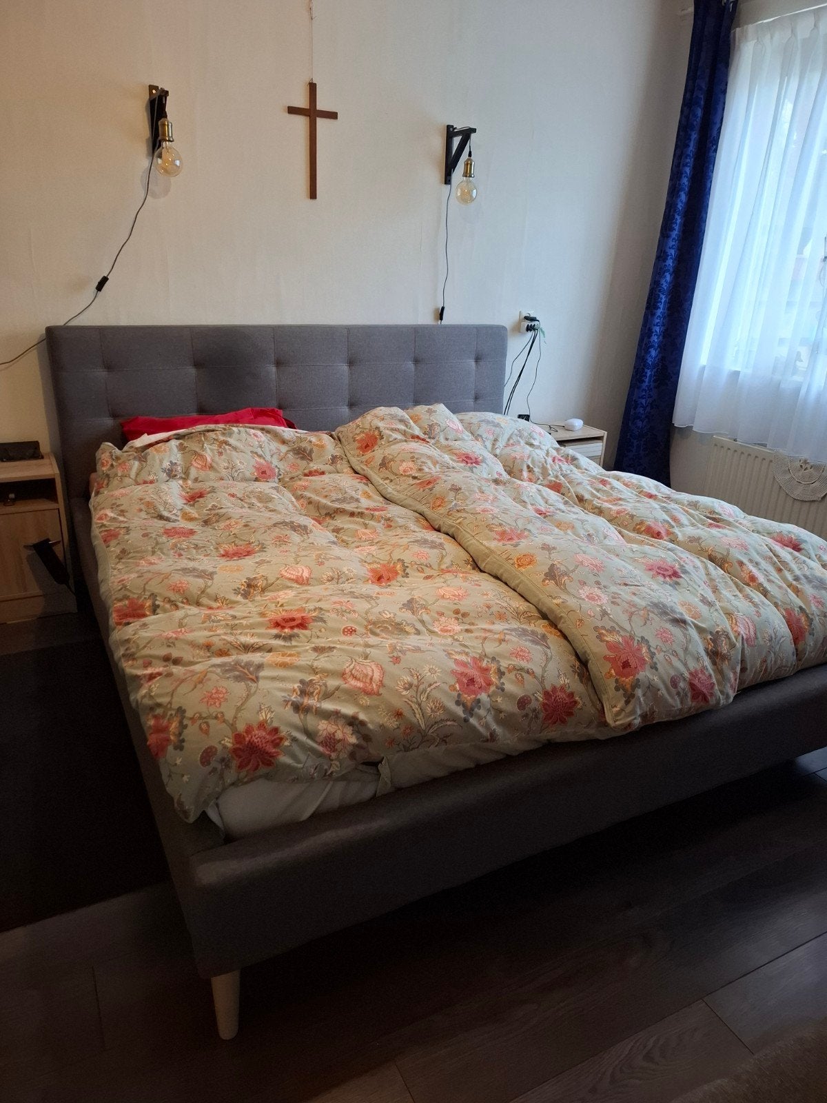 Tweepersoonsbed met elektrische lattenbodems en matrassen, Ophalen, Tweepersoons, Overige maten, 200 cm