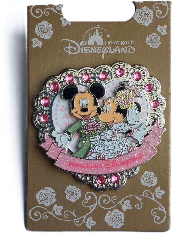 HK Disneyland Mickey & Minnie Mouse in roze hart trouw pin., Verzamelen, Ophalen of Verzenden, Nieuw, Figuurtje, Speldje of Pin
