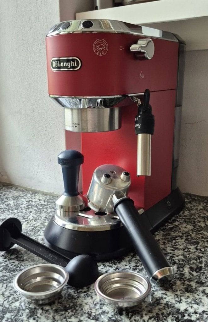 De'Longhi Dedica | Espresso Machine Rood incl accessoires, Ophalen, Gebruikt, Espresso apparaat, Gemalen koffie
