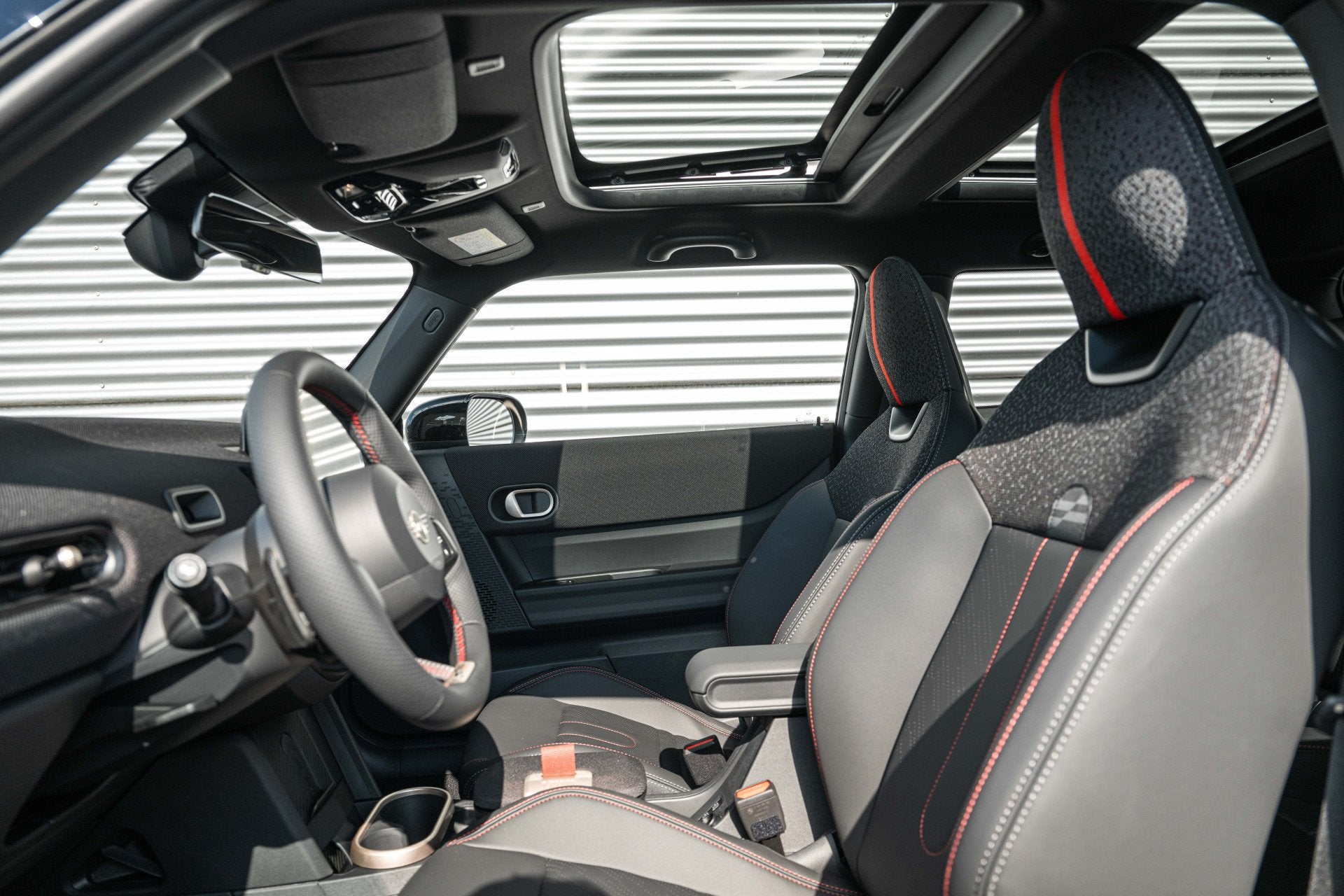 MINI Hatchback Cooper S Automaat / John Cooper Works / Pakke, 4 cilinders, Met garantie (alle), Leder en Stof, Origineel Nederlands