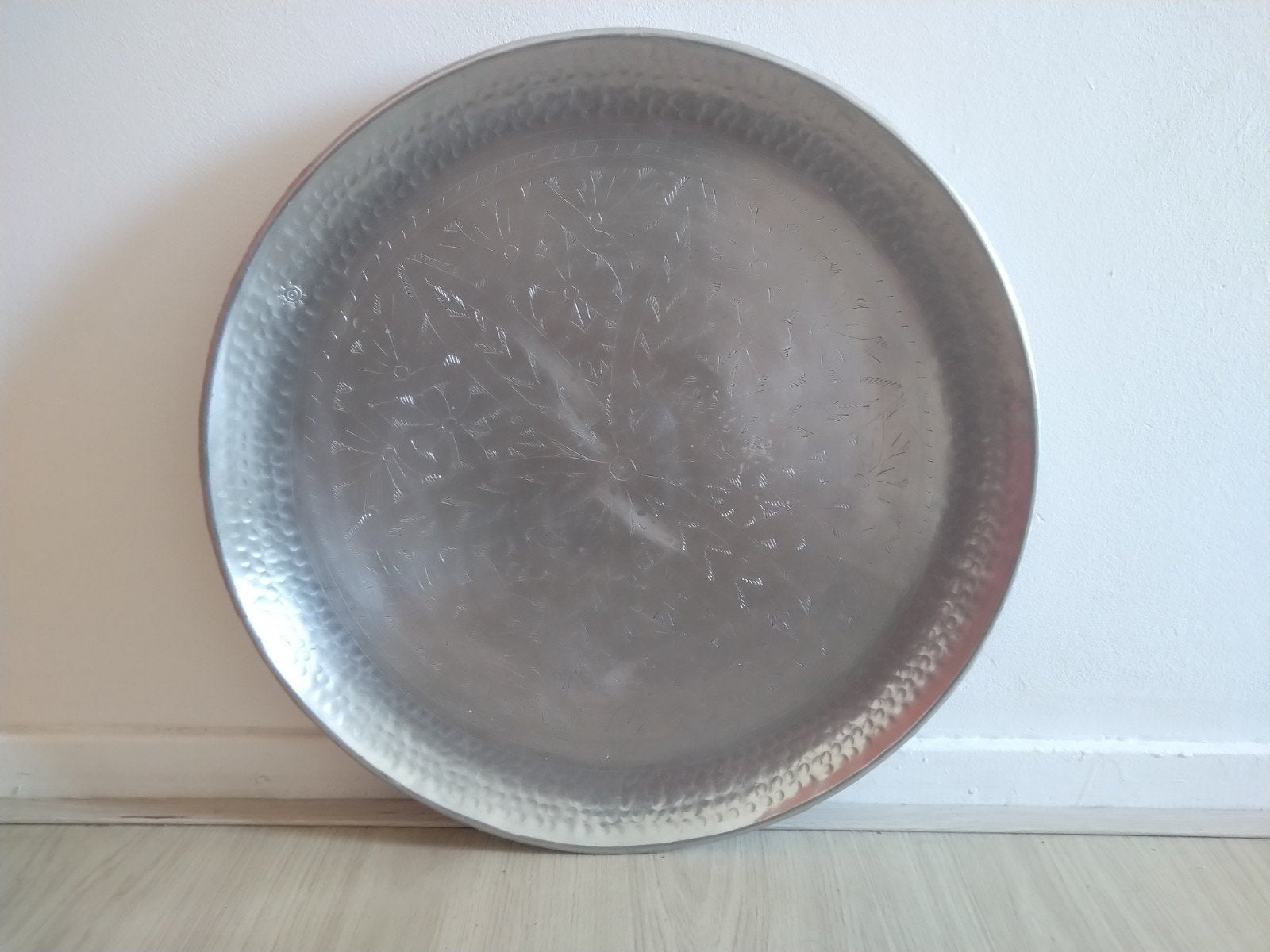 Hand geslagen Aluminium Dienblad Van Verre (58 cm).

E, Ophalen, Zo goed als nieuw, Hout