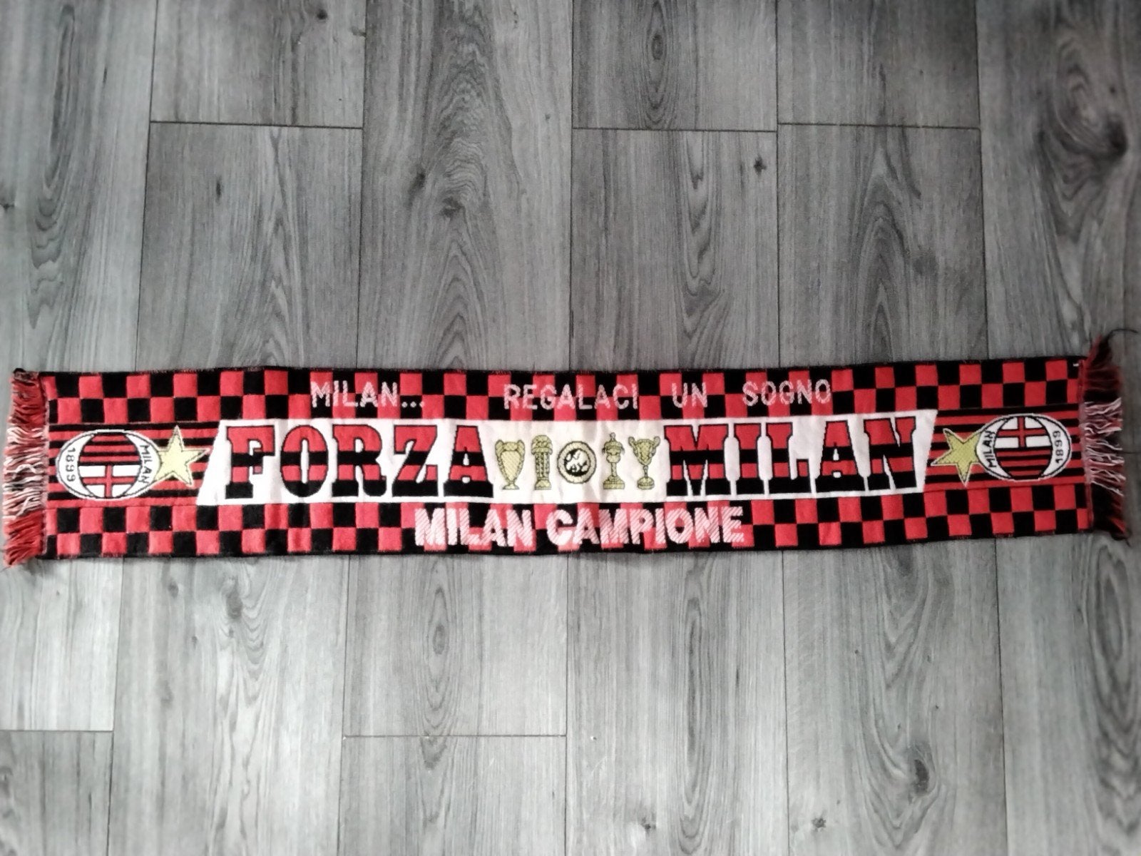 ac milan sjaal, Verzamelen, Ophalen of Verzenden, Zo goed als nieuw, Buitenlandse clubs, Vaantje of Sjaal