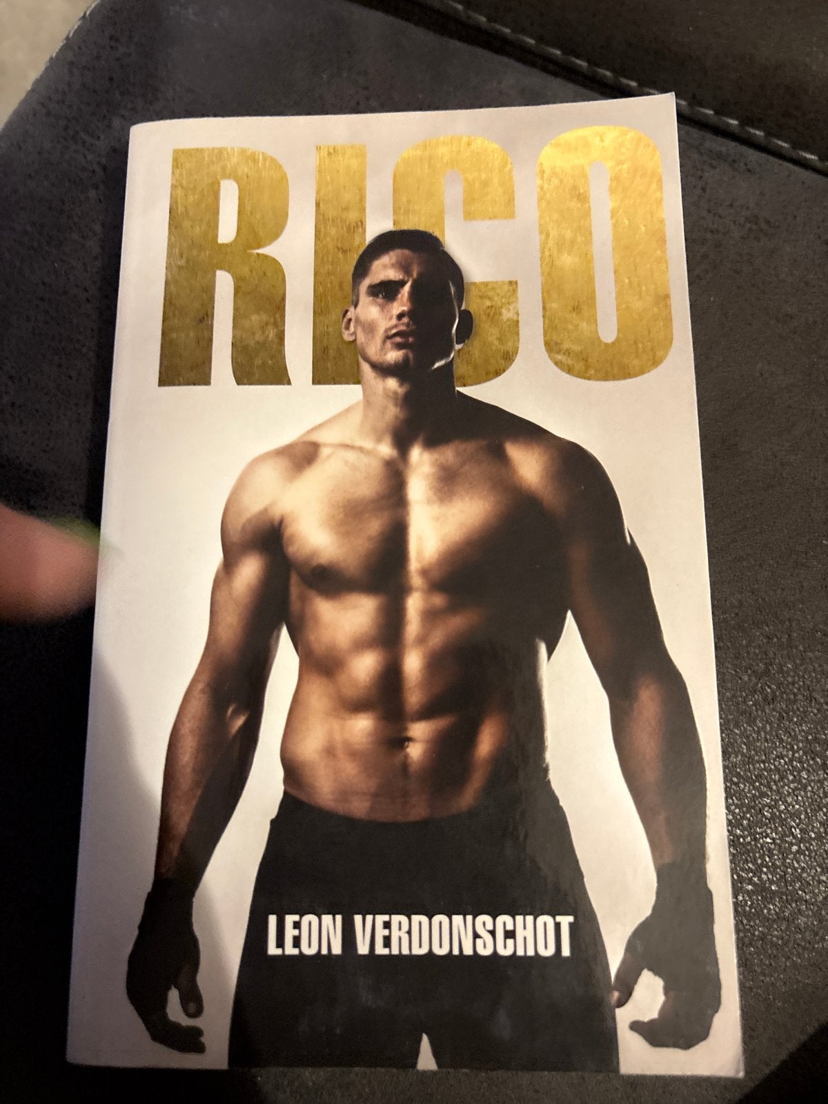 RICO - Het onthullende levensverhaal van Rico Verhoeven, Ophalen of Verzenden, Zo goed als nieuw, Sport