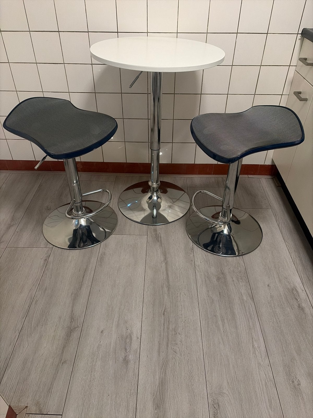 Bartafel met 2 barkrukken - Zo goed als nieuw, Ophalen, In hoogte verstelbaar, Zo goed als nieuw, 90 cm of meer
