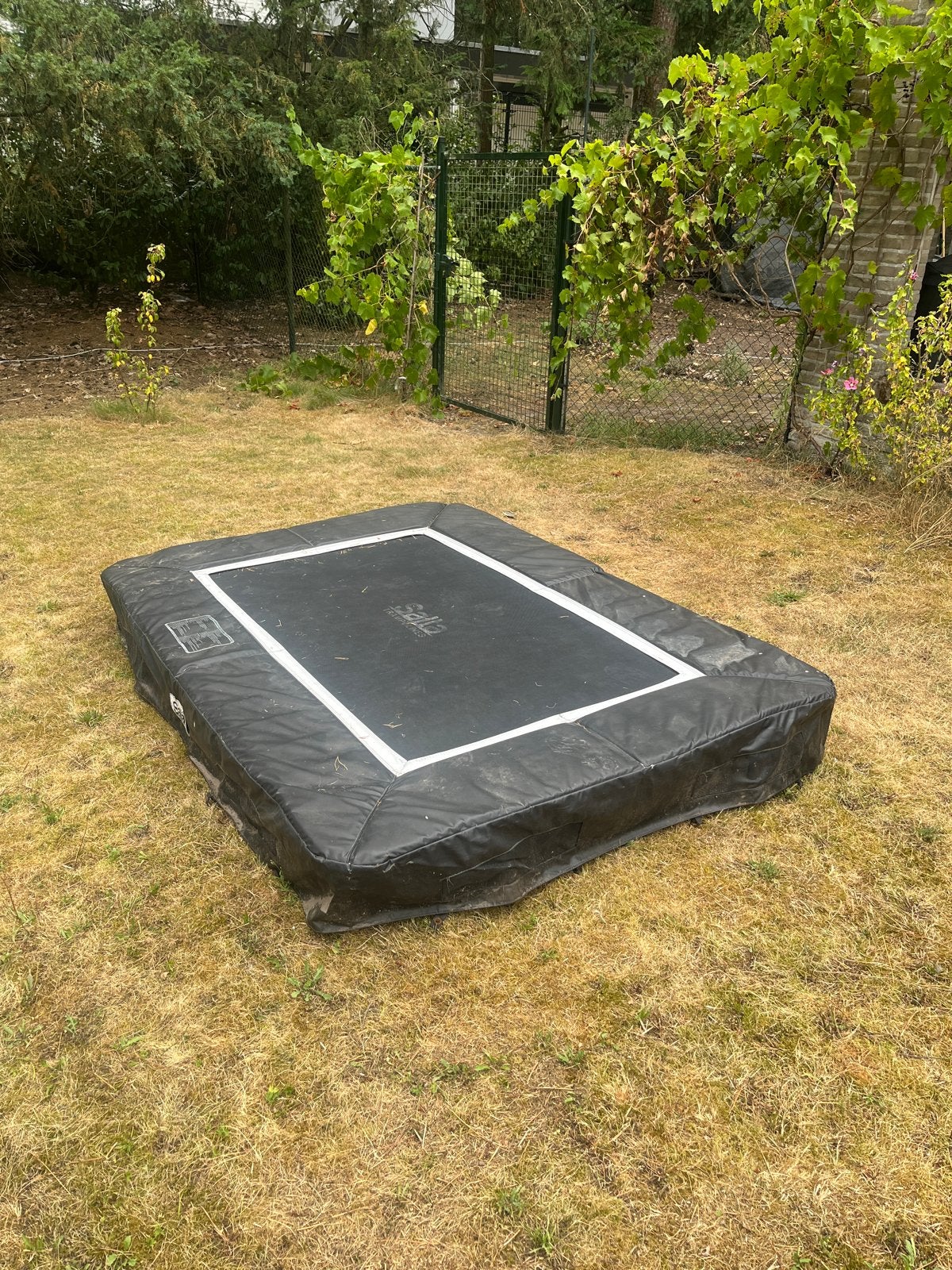 Salta Comfort Ground Trampoline 214x153 cm - 4 jaar oud, Ophalen, Zo goed als nieuw