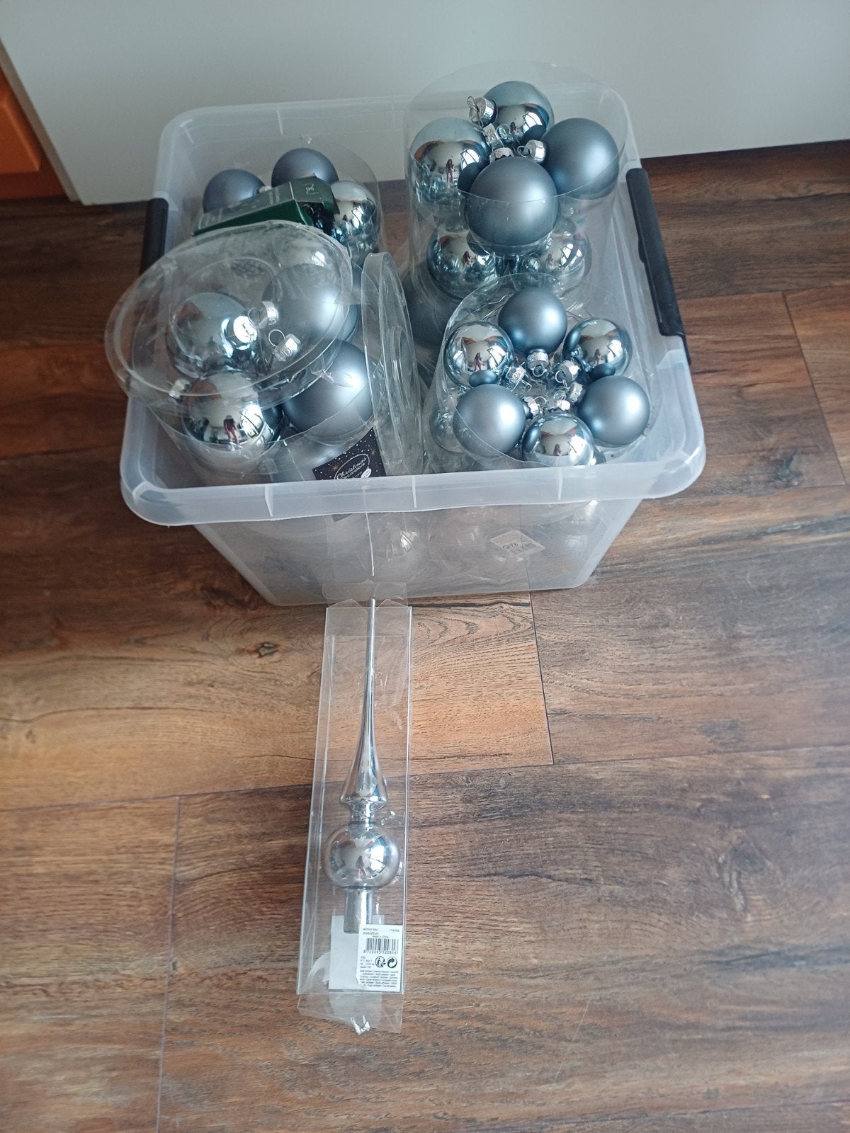 Kerst: kunstkerstboom, kerstballen en lichtsnoeren., Ophalen, Zo goed als nieuw
