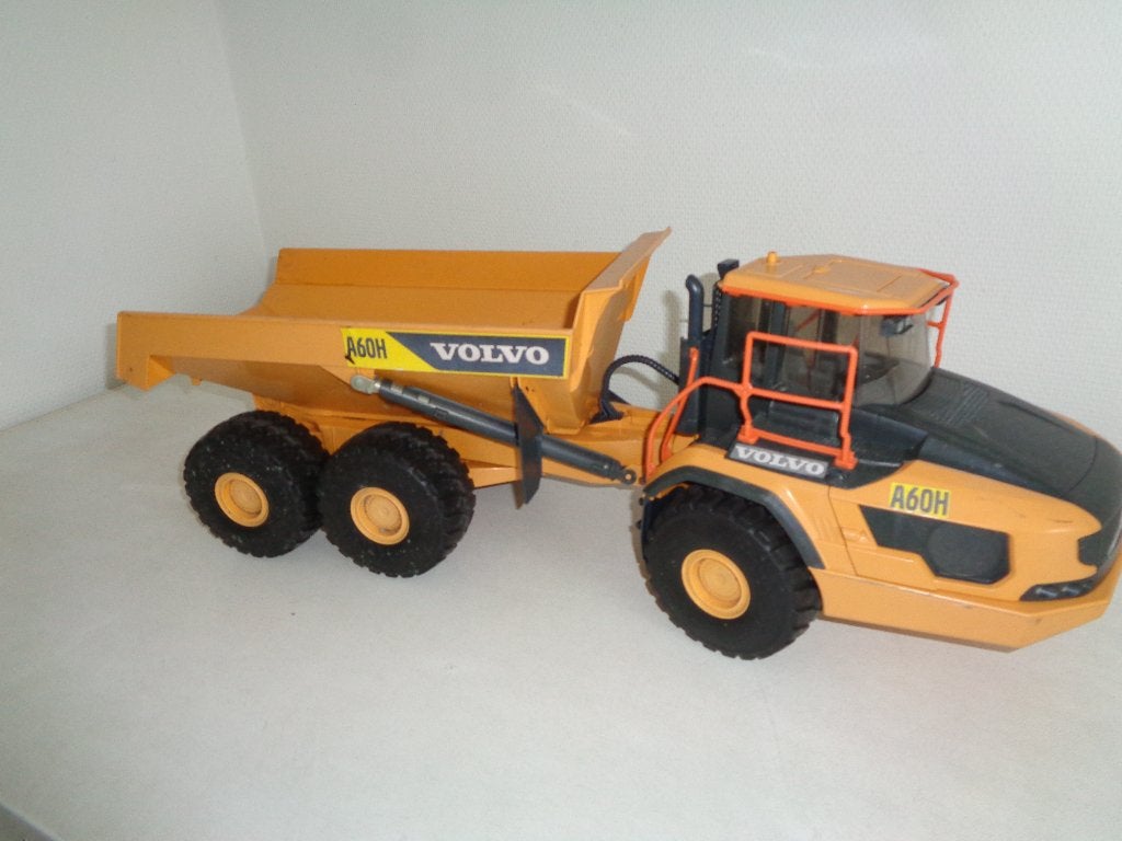 Bruder Volvo knikdumper A60H, Ophalen of Verzenden, Gebruikt