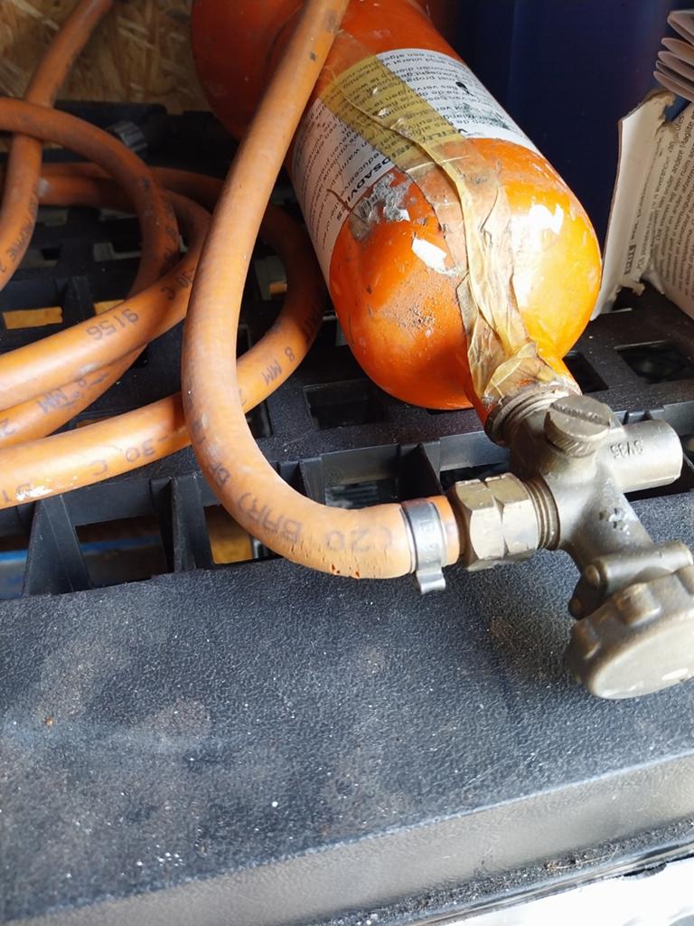 Verfbrander met gasfles en vulnippel, Ophalen of Verzenden