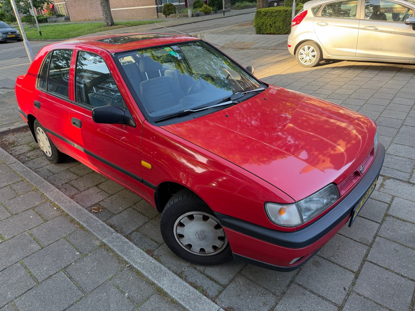 Nissan Sunny 1.4 E LX E2 1995 Rood - apk tot juni 2028, Auto's, 450 kg, 4 cilinders, Origineel Nederlands, Handgeschakeld