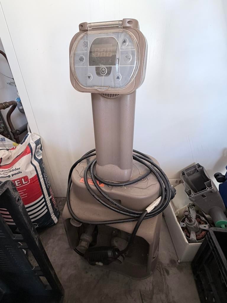 Intex pomp voor jacuzzi bubbelbad, Ophalen, Zo goed als nieuw, Pomp