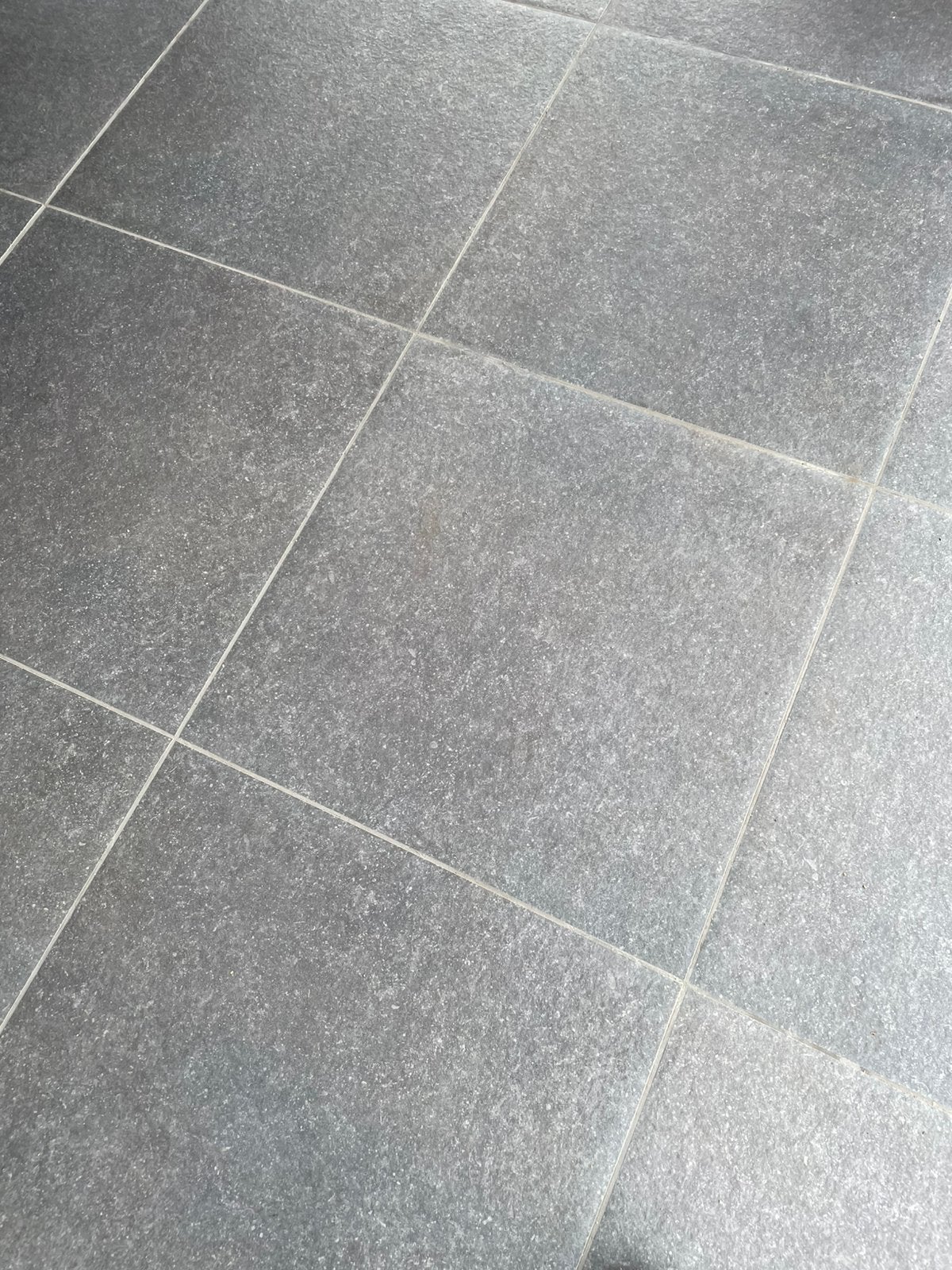 Foto 4 van Ruim 23 m2 nieuwe keramische terrastegels antraciet