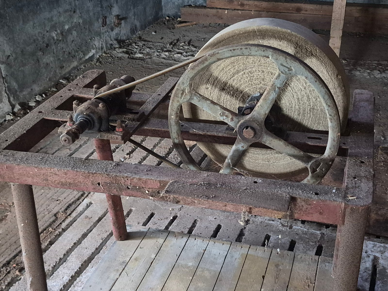 Antieke slijpsteen met aandrijving, Antiek en Kunst, Ophalen