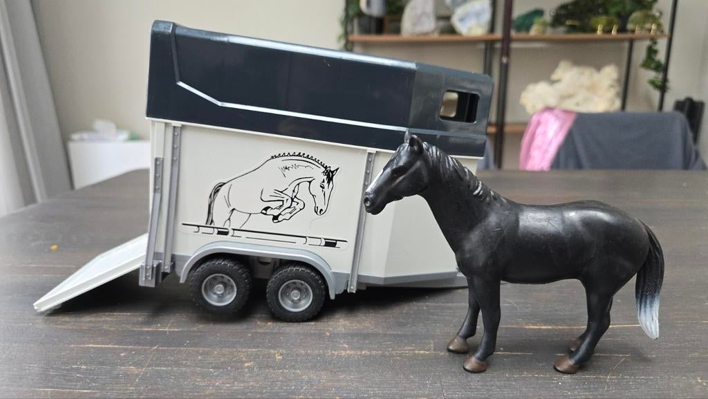 Bruder Paardentrailer met Paard - Zo goed als nieuw, Ophalen of Verzenden, Zo goed als nieuw