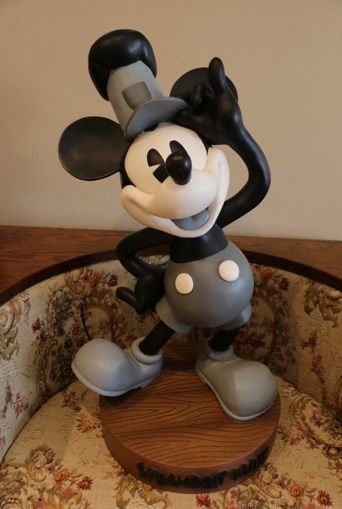 Gezocht: steamboat willie mickey mouse big fig statue beeld, Ophalen of Verzenden, Mickey Mouse, Zo goed als nieuw, Beeldje of Figuurtje