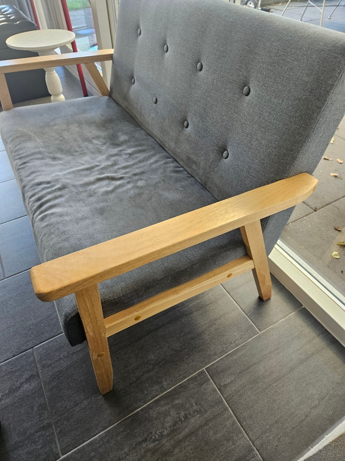 Grijze tweepersoonsbank met houten frame GRATIS, Ophalen, Gebruikt, Modern, Scandinavisch, 150 tot 200 cm