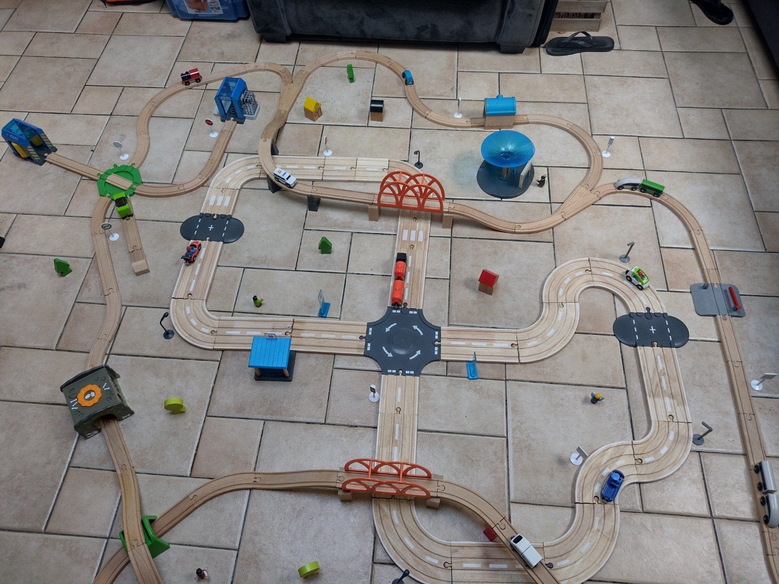 complete houten treinbaan met autobaan, Ophalen
