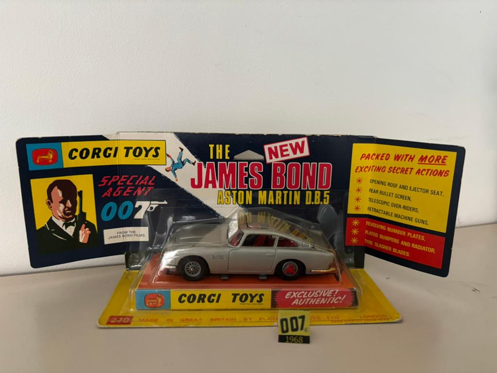 Corgi Toys Aston Martin DB 5 1969 re - issue, Hobby en Vrije tijd, Modelauto's | 1:43, Gebruikt, Auto, Corgi, Ophalen of Verzenden