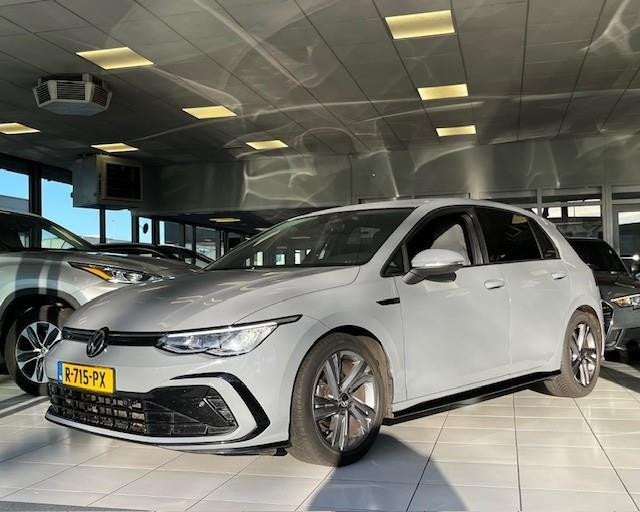Volkswagen Golf 1.5 eTSI R-LINE/Virtual Cockpit/Automaat/App, Dealer onderhouden, 4 cilinders, Bedrijf, 1500 kg
