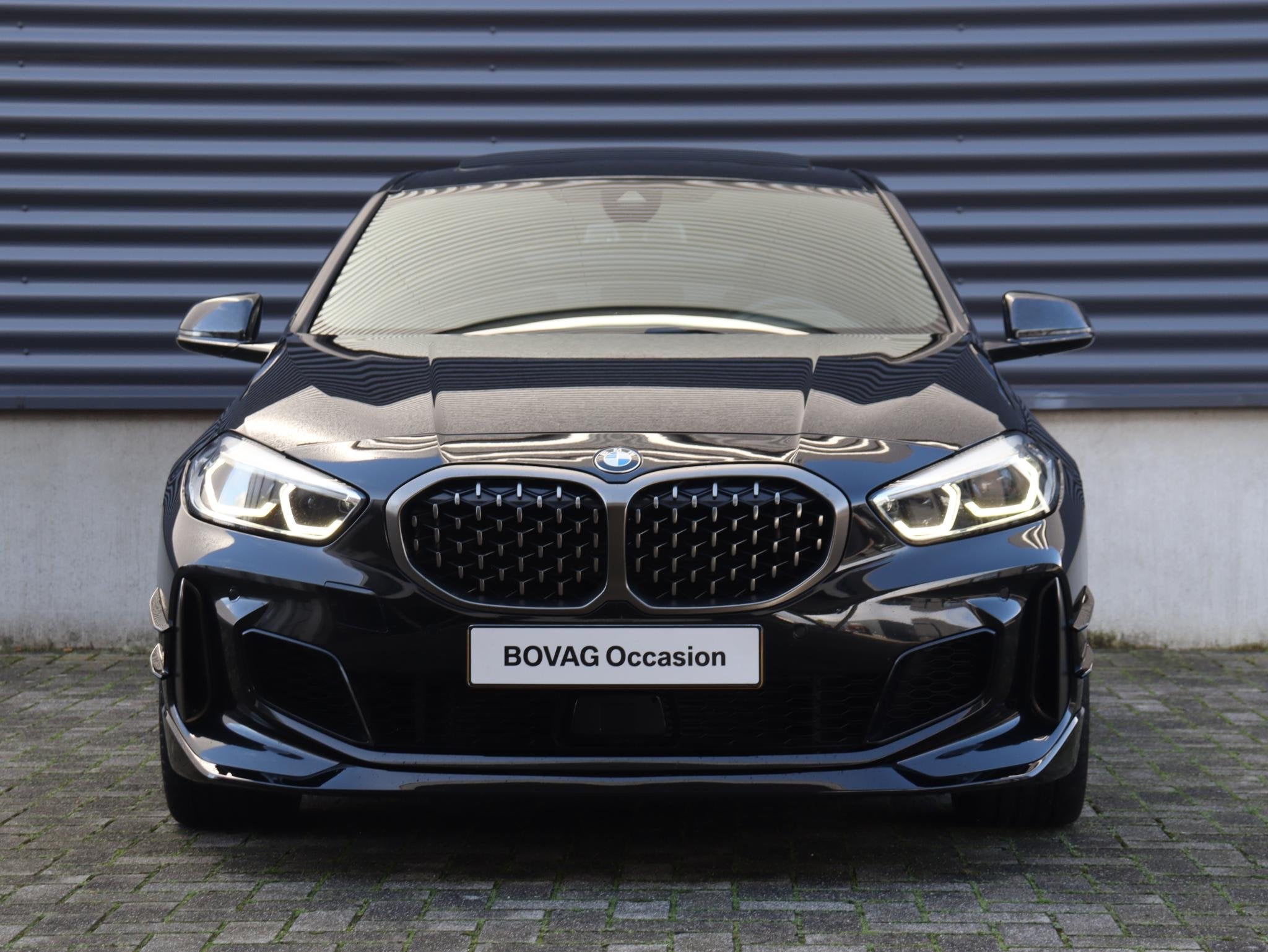 BMW 1-serie M135i xDrive | High Executive | Panodak | M Spor, Auto's, Gebruikt, 4 cilinders, Zwart, Bedrijf