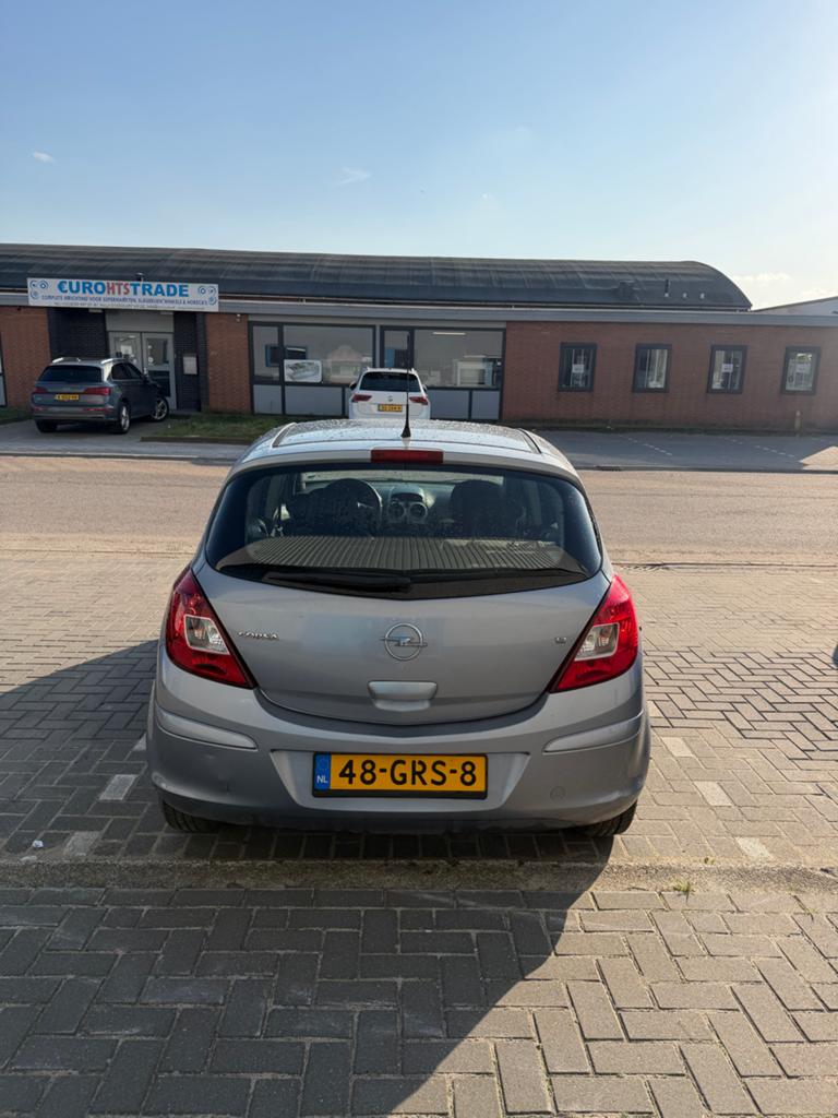 Opel Corsa 1.2 16V 5D 2008 Grijs, Voorwielaandrijving, 4 cilinders, 1229 cc, 49 €/maand