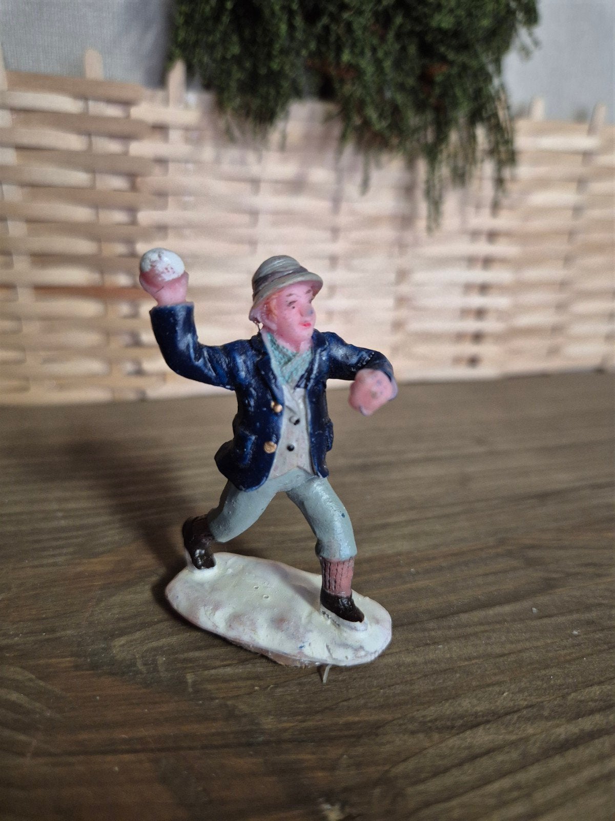 Lemax figuur 12 kerstdorp kersthuisjes, Diversen, Kerst, Ophalen of Verzenden, Zo goed als nieuw