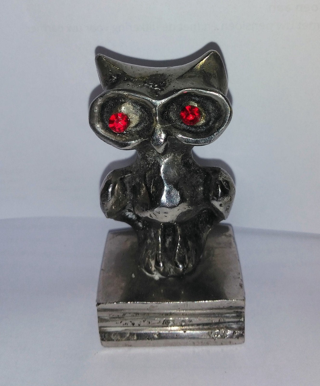 Zware massieve bronzen uil met rode ogen, Verzenden