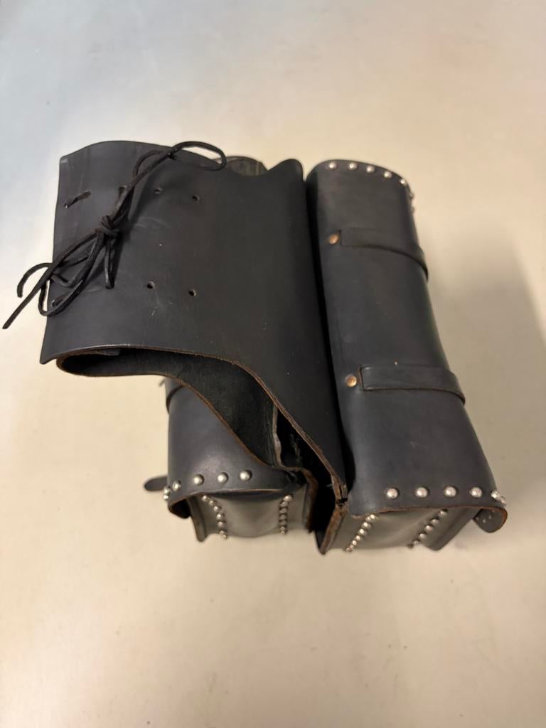 Leren Zadeltassen Motor Zwart met Studs - Gebruikt, Motoren, Ophalen of Verzenden, Zo goed als nieuw