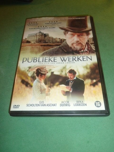 Publieke werken Joram Lursen Dvd Naar boek Thomas Rosenboom, Alle leeftijden, Ophalen of Verzenden, Zo goed als nieuw, Komedie