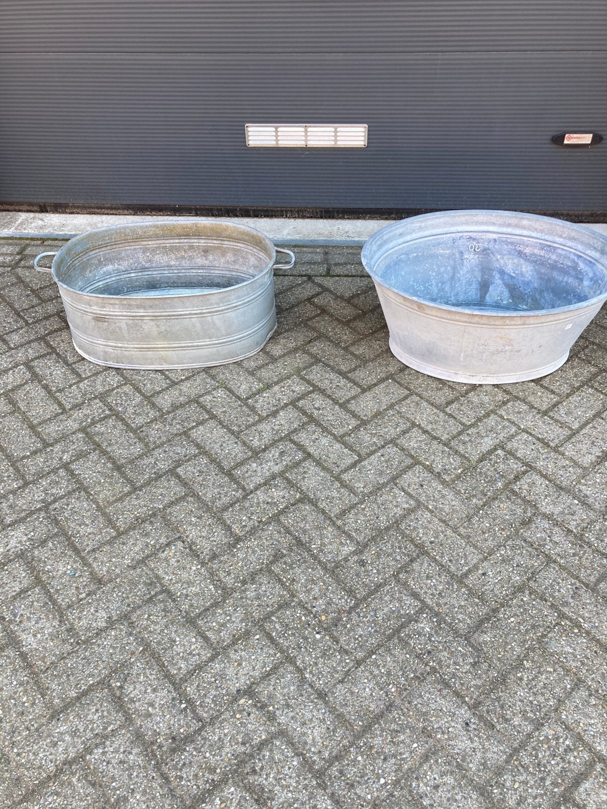 Mooie oude zinken teilen ,in topstaat,55 euro per stuk, Tuin en Terras, Bloembakken en Plantenbakken, Gebruikt, Metaal, 60 tot 100 cm