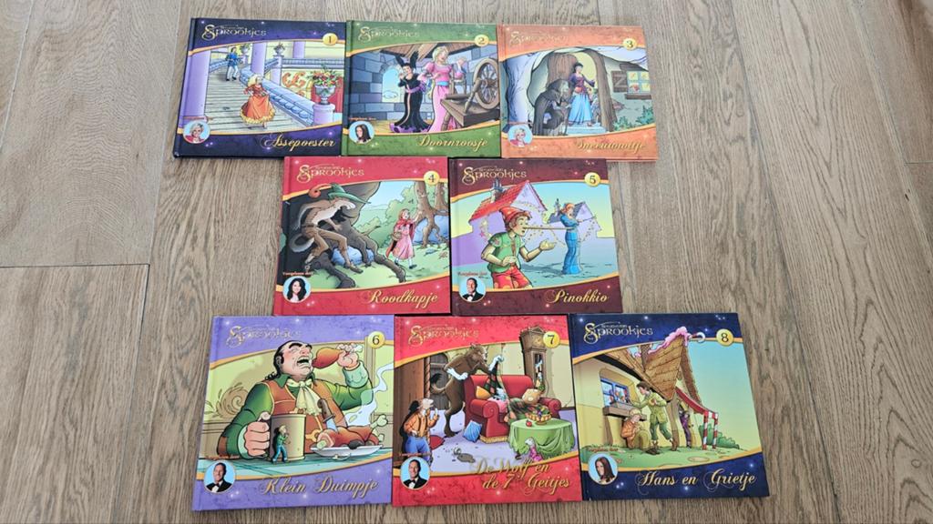 Boeken met luisterboeken van acht bekende sprookjes, Boeken, Ophalen, Zo goed als nieuw