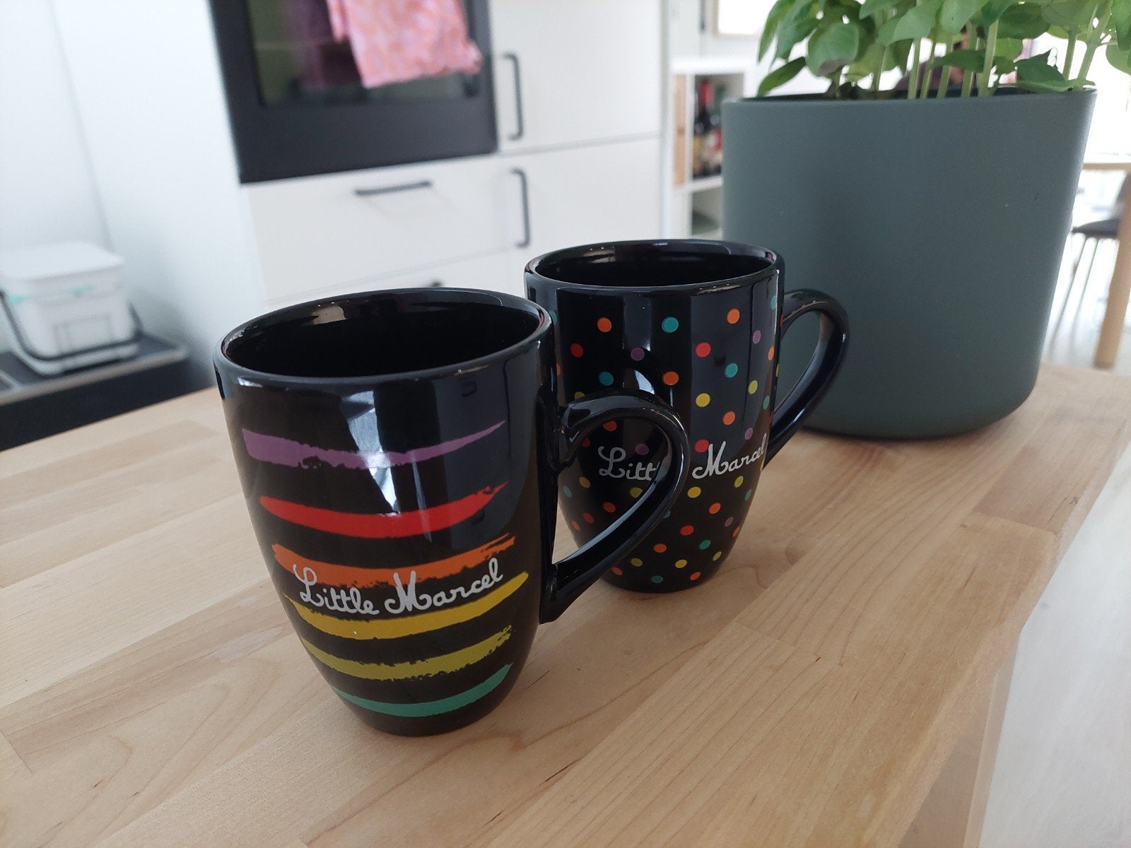2 mokken, Ophalen, Aardewerk, Overige stijlen, Kop(pen) en/of Schotel(s)