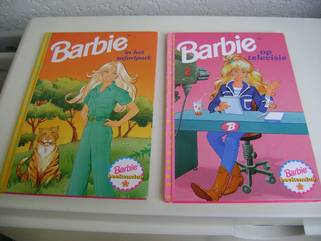 2barbie boekjes in safariepark en barbie op televisie boeken, Ophalen of Verzenden, Zo goed als nieuw, Boekenclub, Fictie algemeen