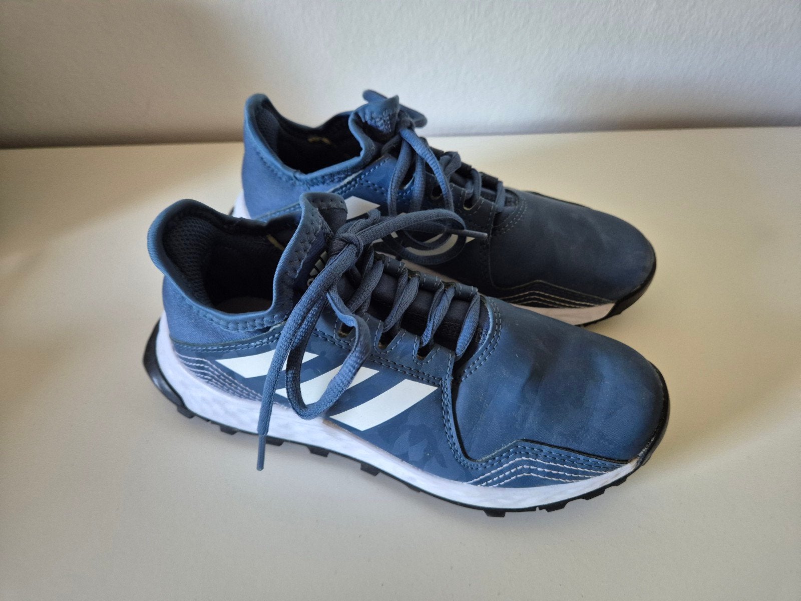 Adidas hockeyschoenen maat 34, Ophalen, Zo goed als nieuw, Schoenen