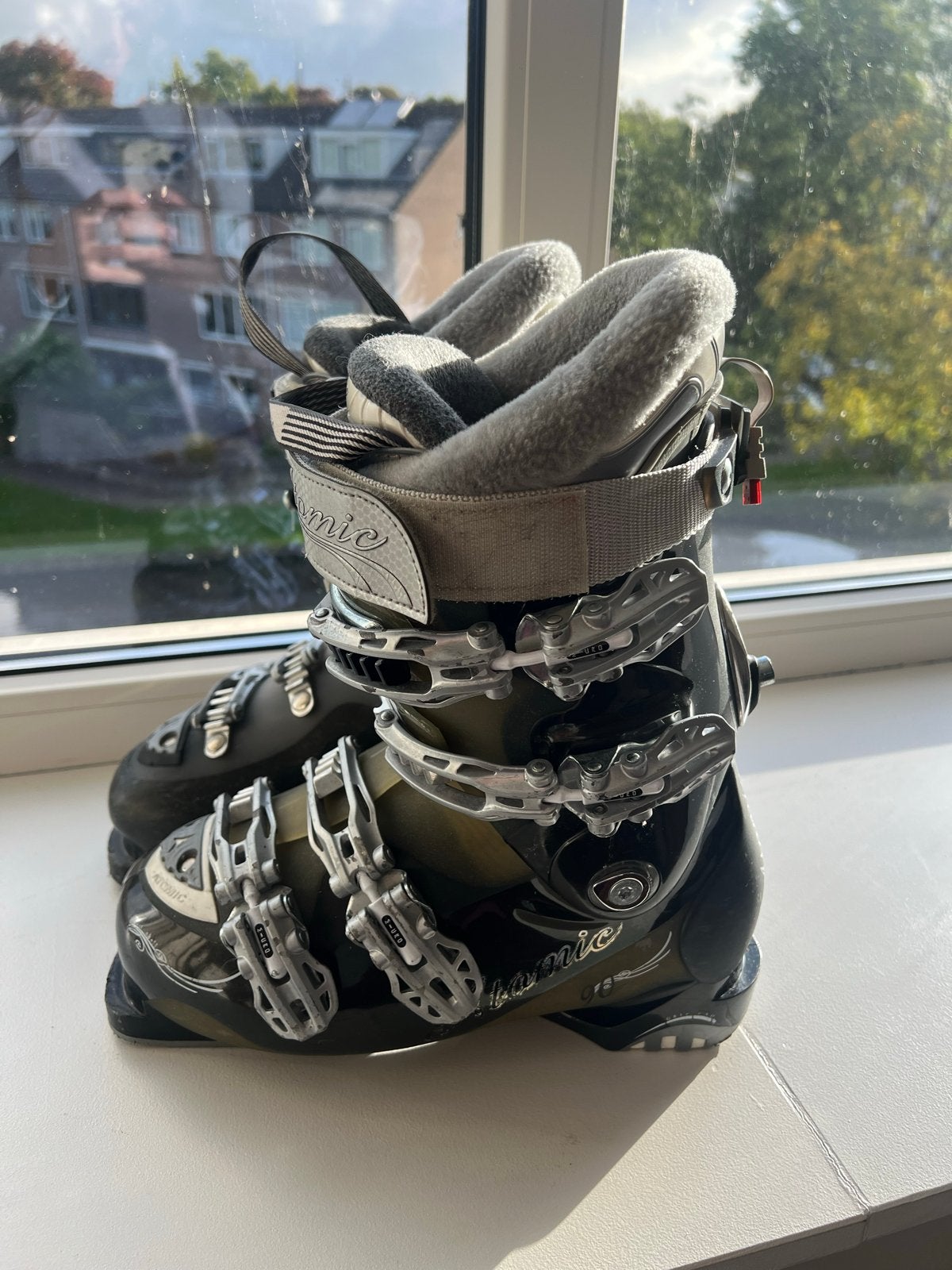 Atomic 90 skischoenen - Maat 38 (24.5/25), Sport en Fitness, Gebruikt, Schoenen, Ophalen of Verzenden, Atomic
